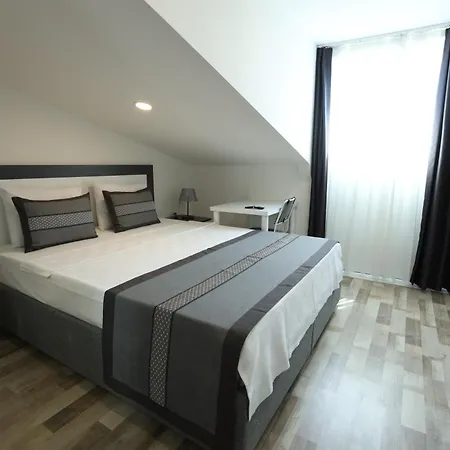 Askadar çatı Hotel *